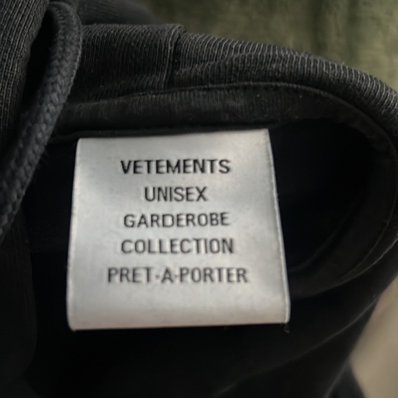 VETEMENTS Anarchy Black Hoodie - Picture 4 of 5